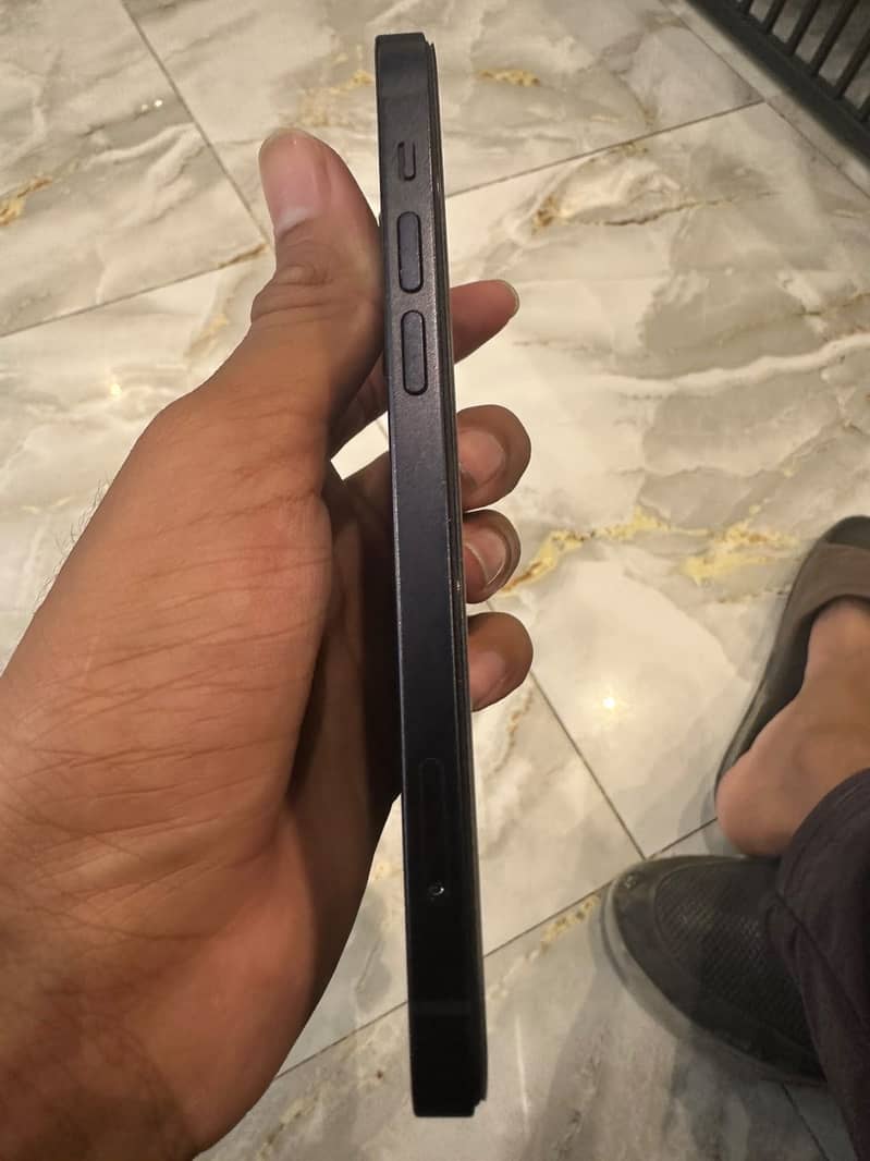 Apple iPhone 12 4