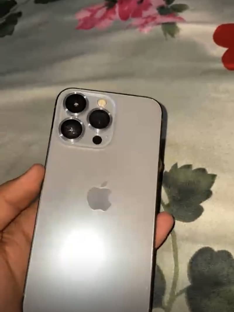 Apple iPhone 13 Pro 2