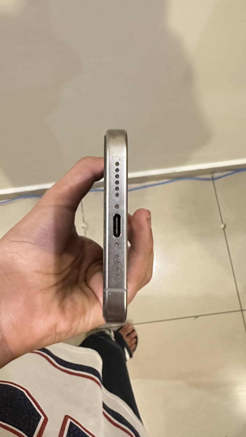 Apple iPhone 15 Pro Max 3