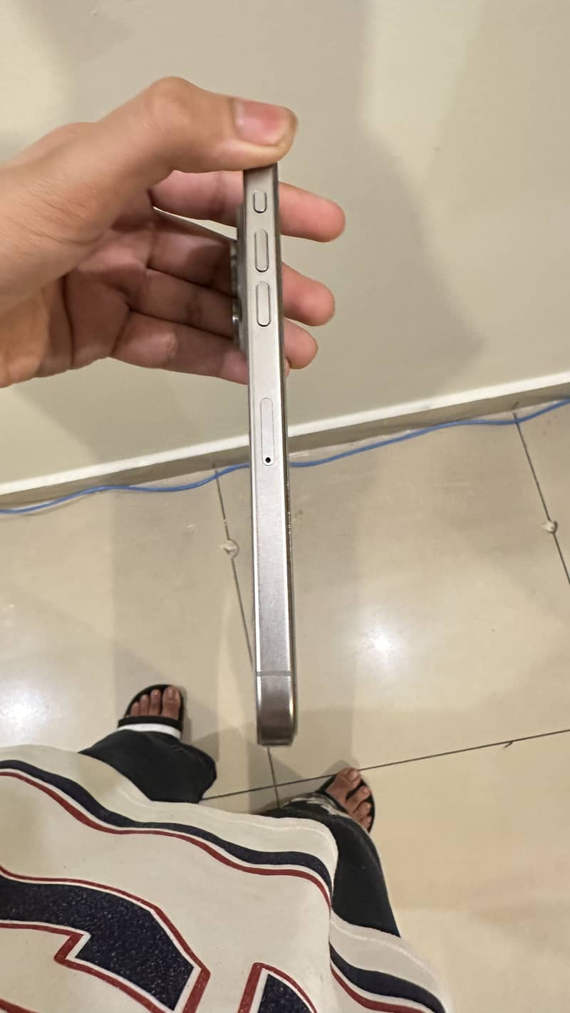 Apple iPhone 15 Pro Max 4