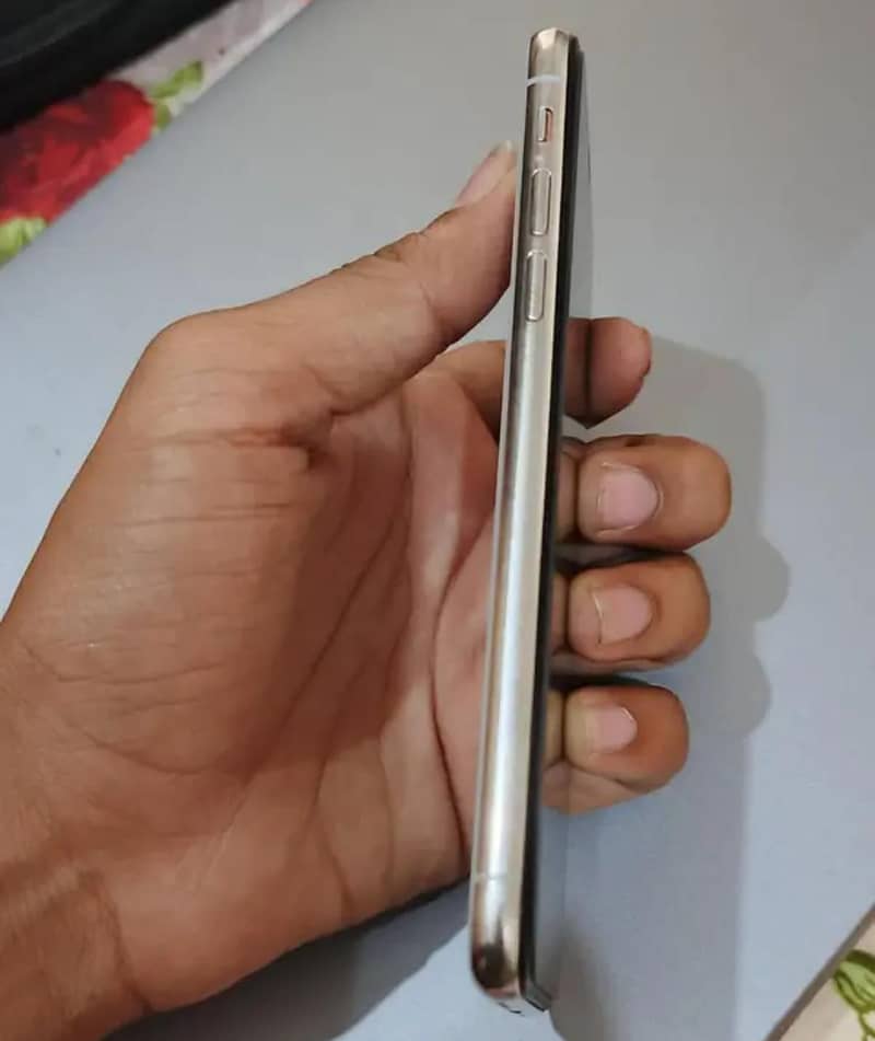 Apple iPhone X 3