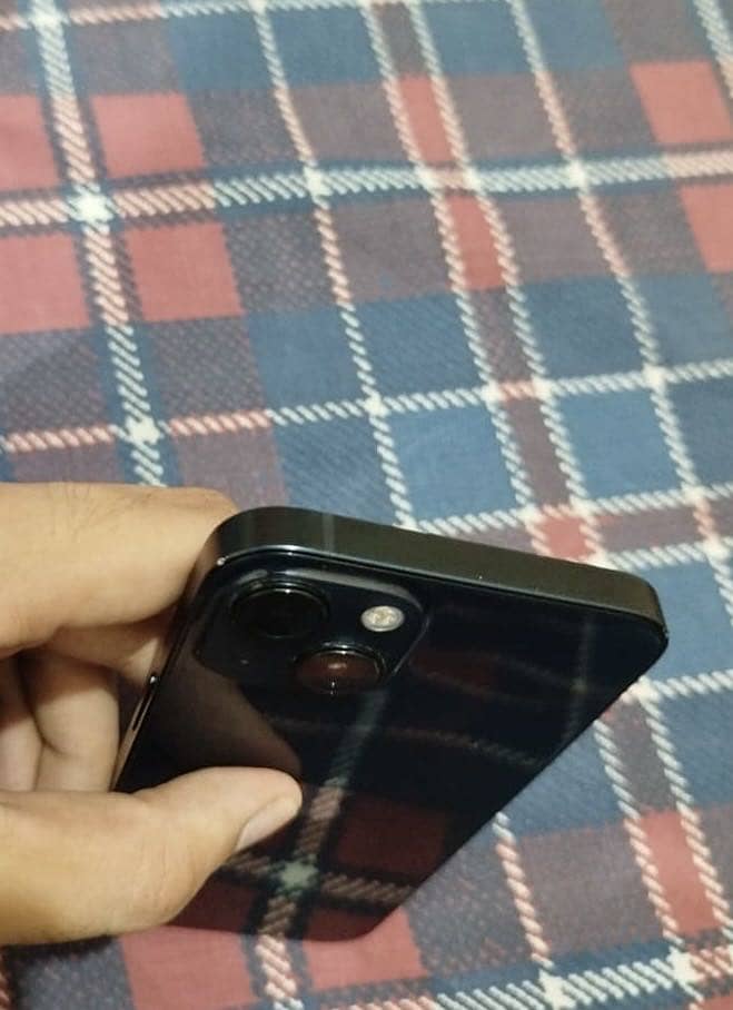 Apple iPhone 13 1