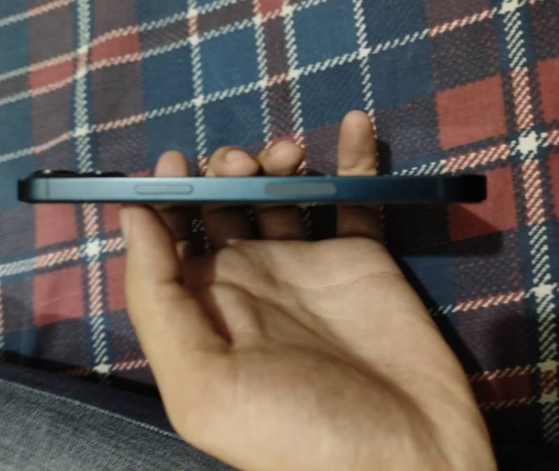 Apple iPhone 13 2