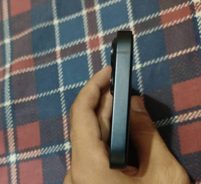 Apple iPhone 13 4