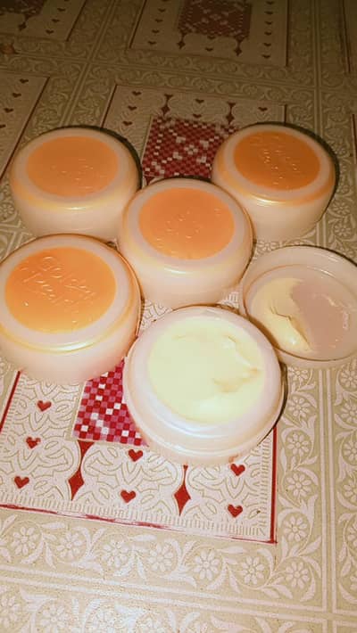 whiting formula cream h apky chehry ko clean & bright kry gi