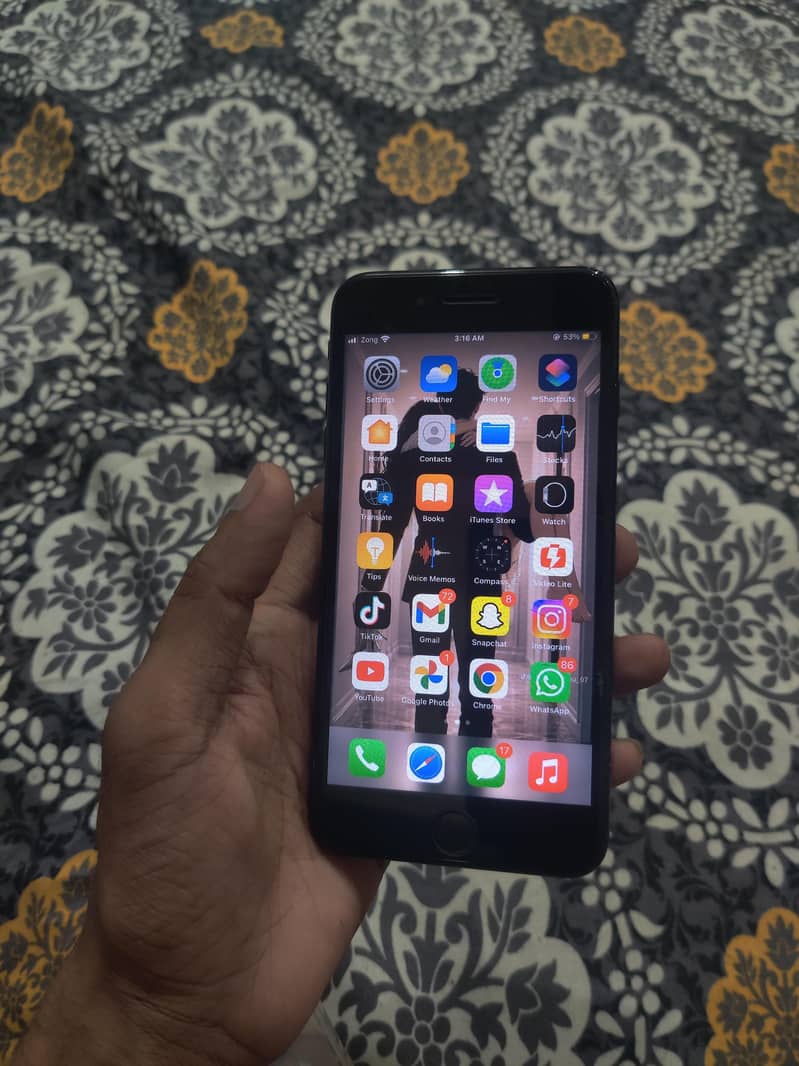 Apple iPhone 7 Plus 3
