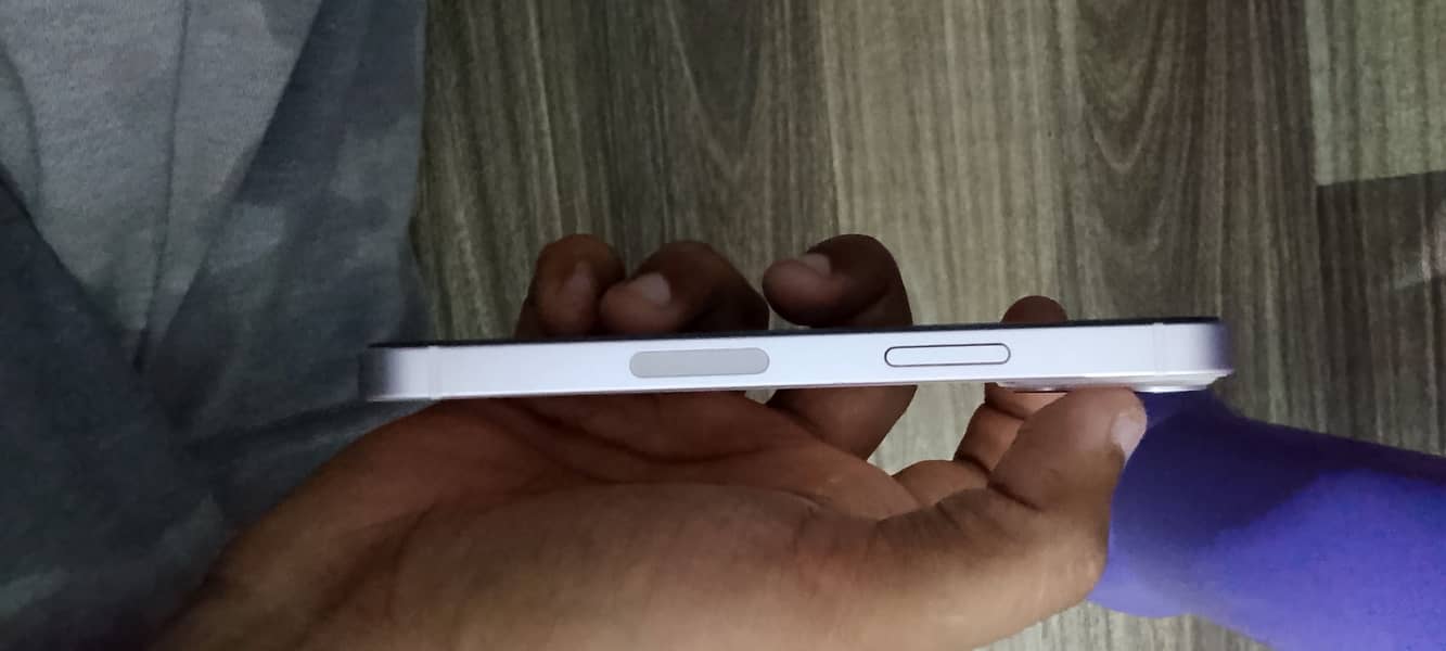 Apple iPhone 13 mini 6