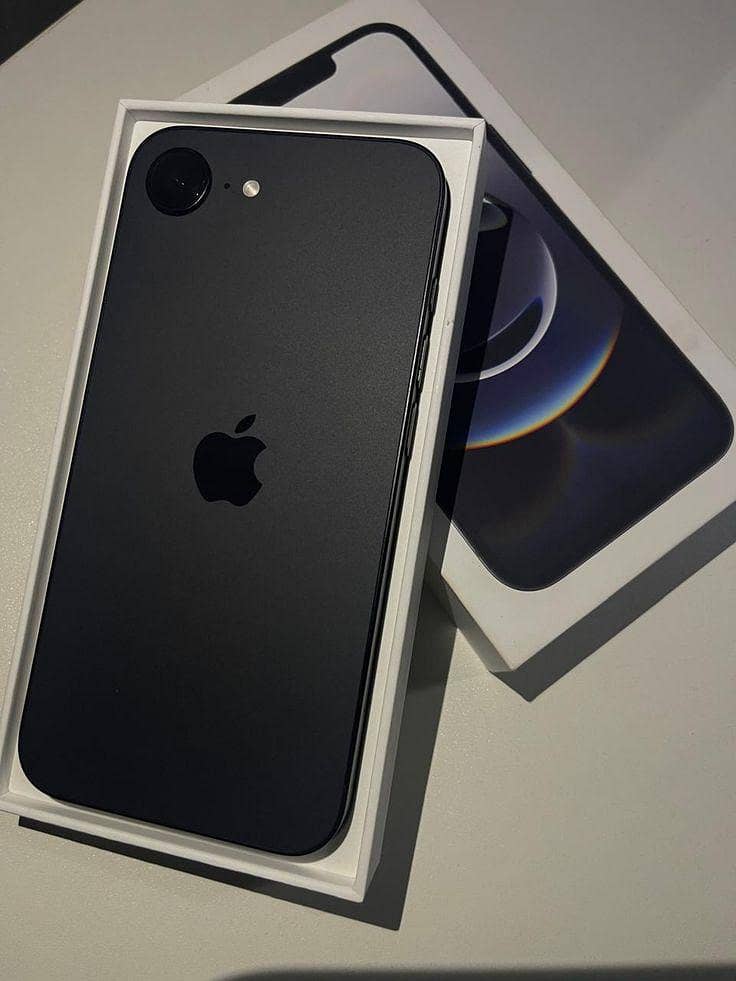 Apple iPhone 17e 1