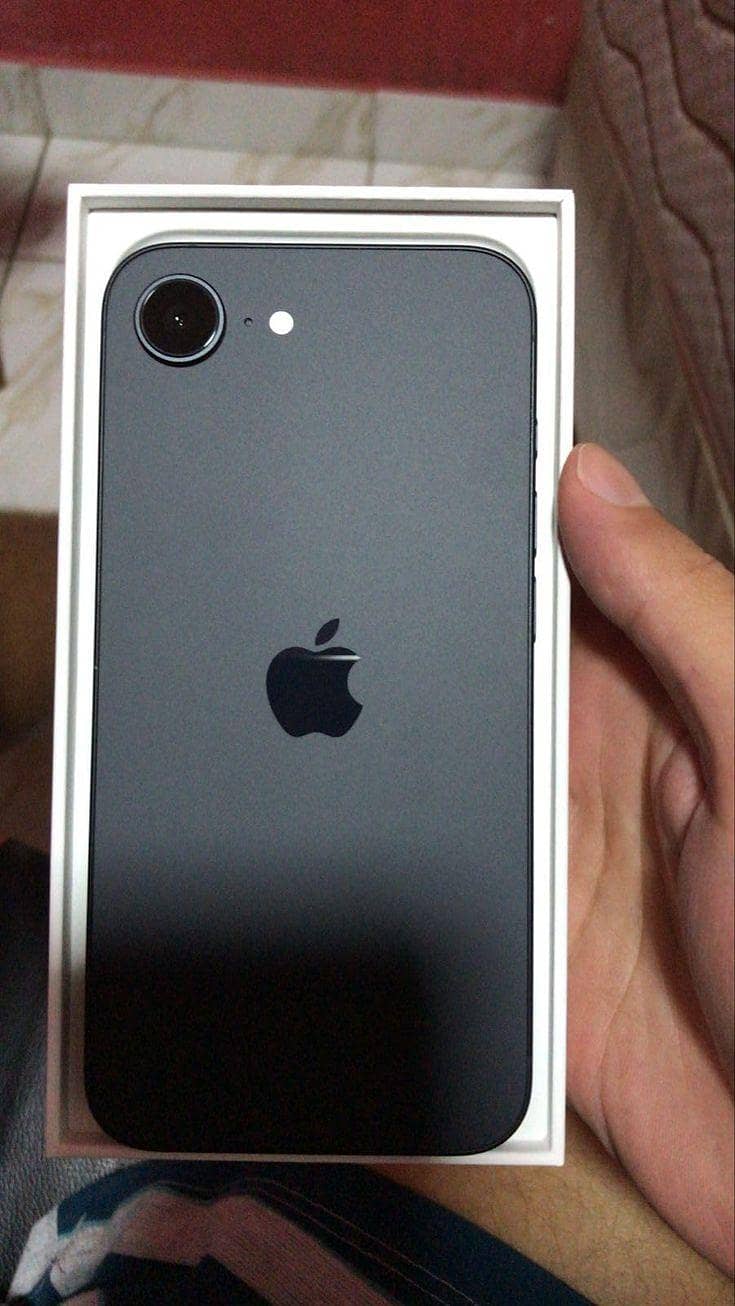 Apple iPhone 17e 2