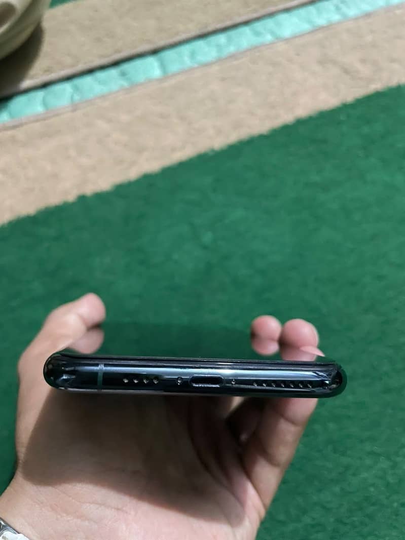 Apple iPhone 11 Pro Max 2