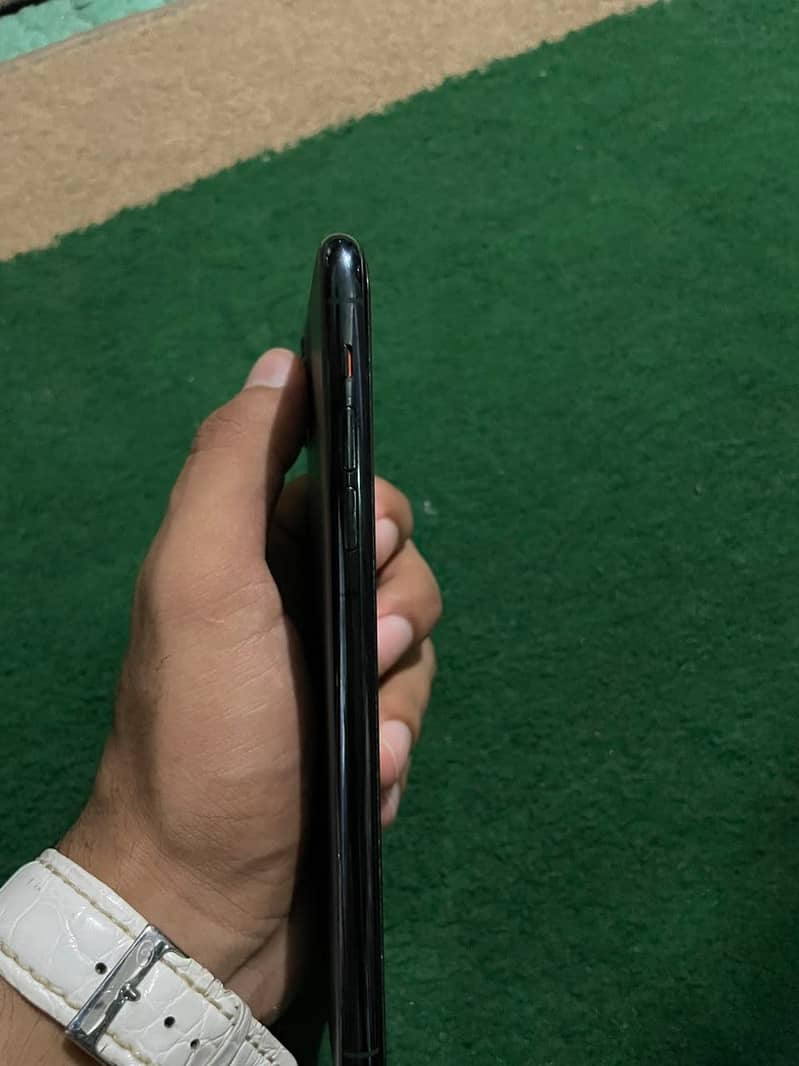 Apple iPhone 11 Pro Max 3
