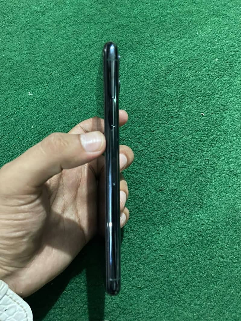 Apple iPhone 11 Pro Max 5