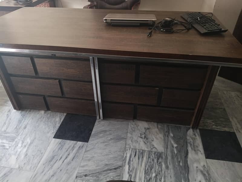 OFFICE TABLE 0