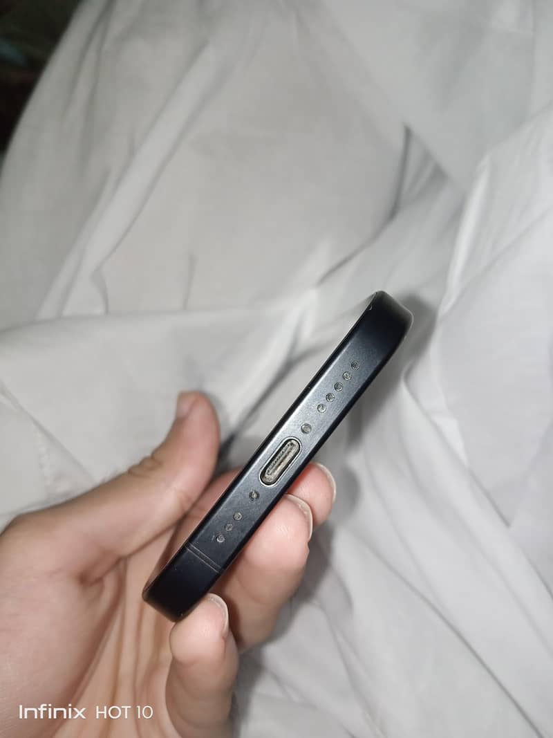 Apple iPhone 15 Pro 4