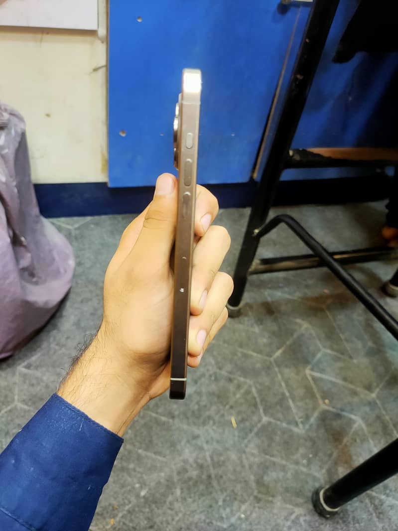 iphone 15 pro max 2