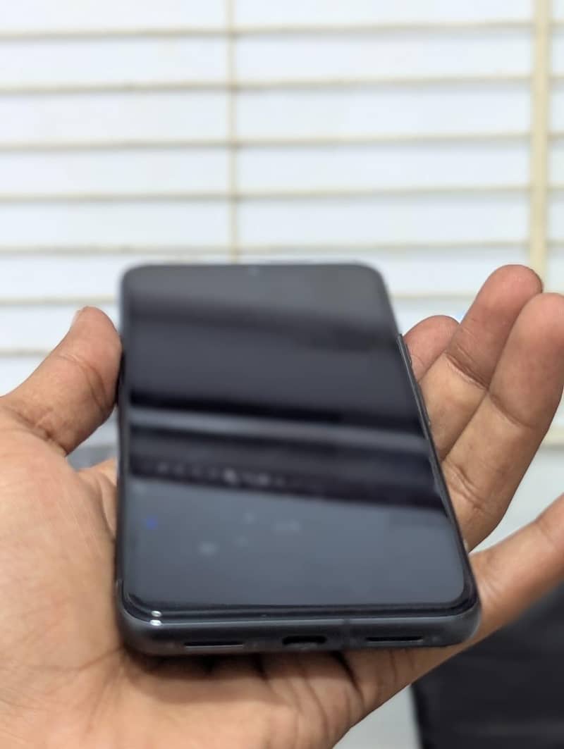 Google Pixel 8 4