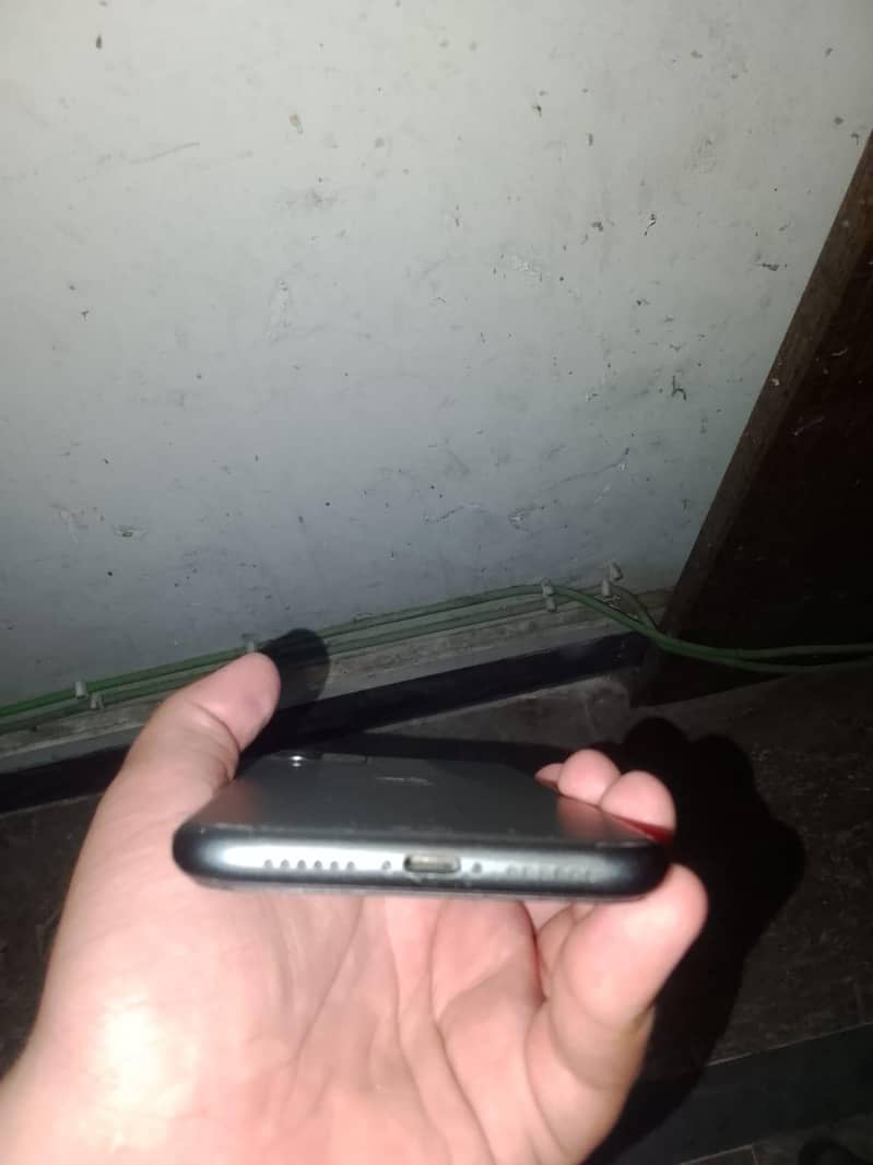 Apple iPhone 11 3