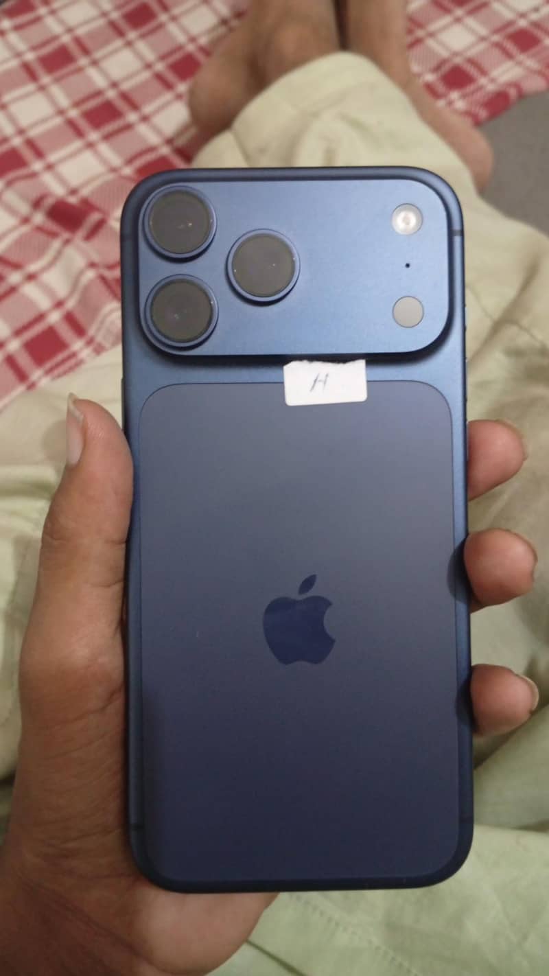 Apple iPhone 17 Pro Max 0