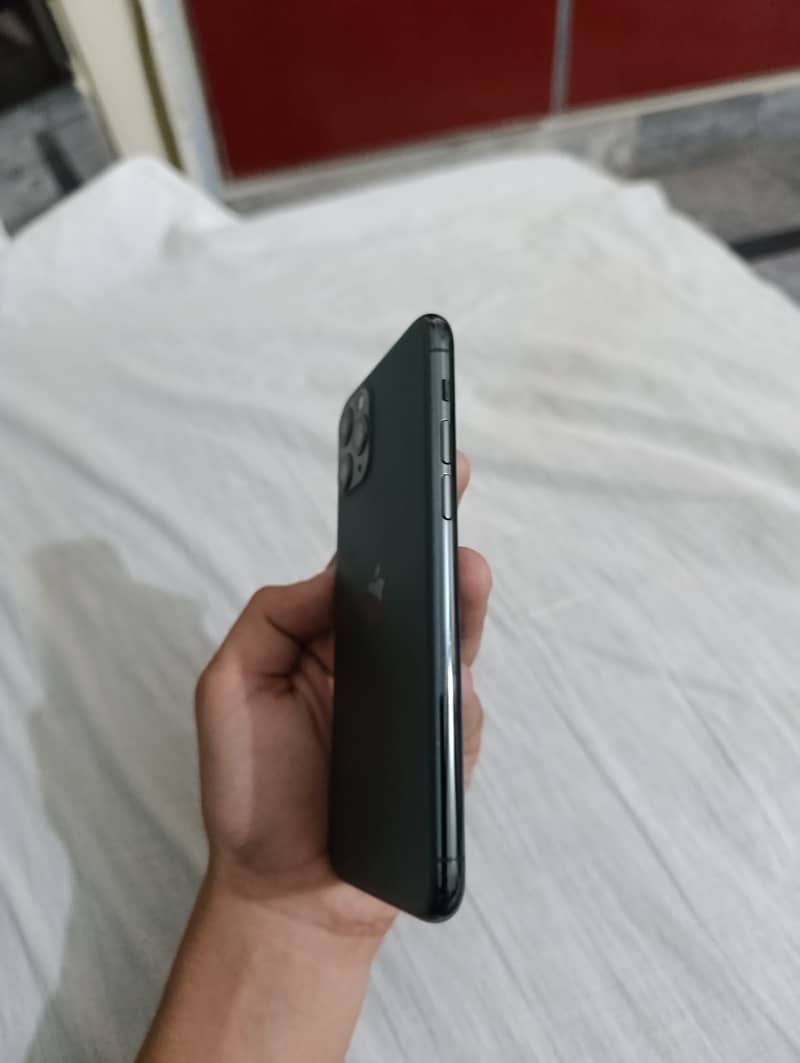 Apple iPhone 11 Pro 4