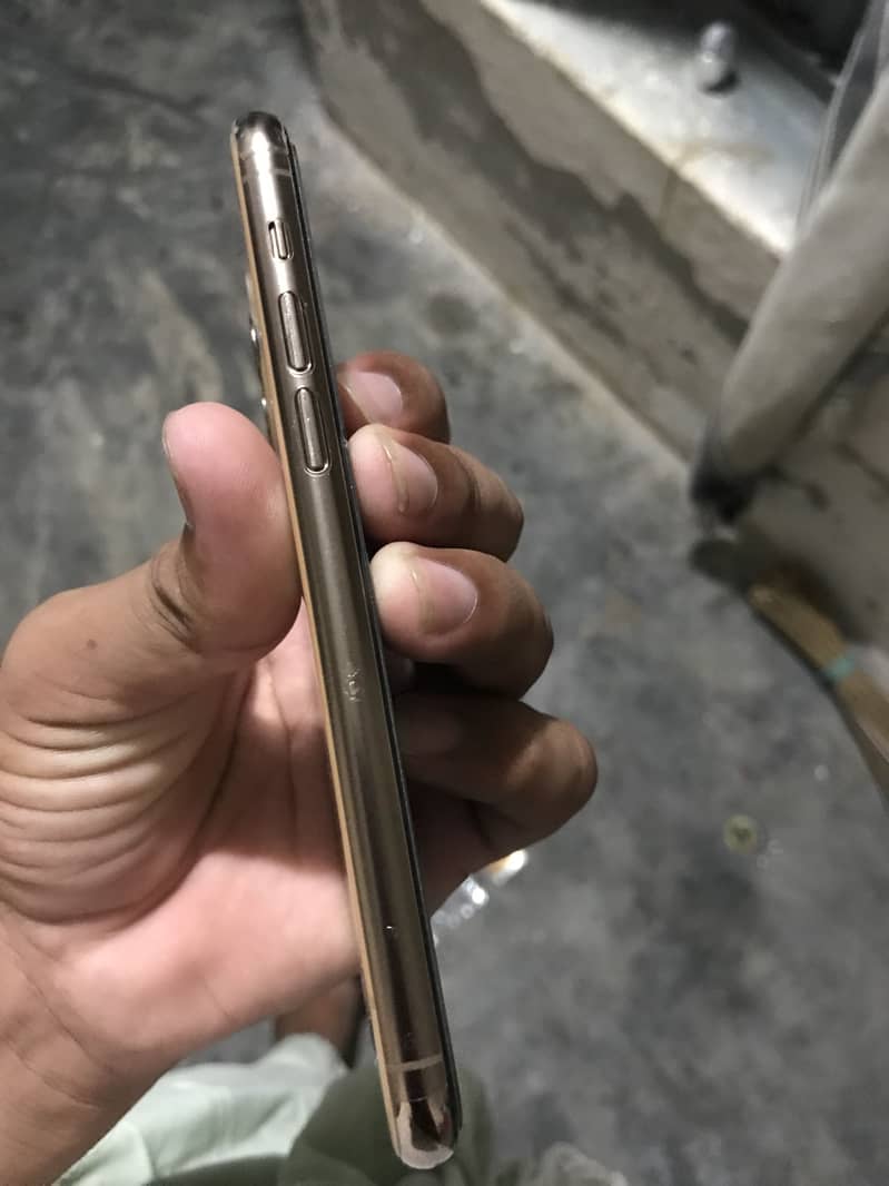 Apple iPhone 11 Pro 1