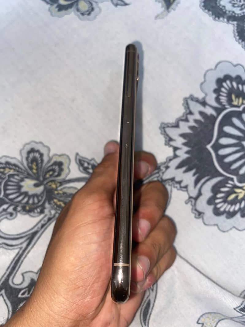 Apple iPhone 11 Pro Max 1