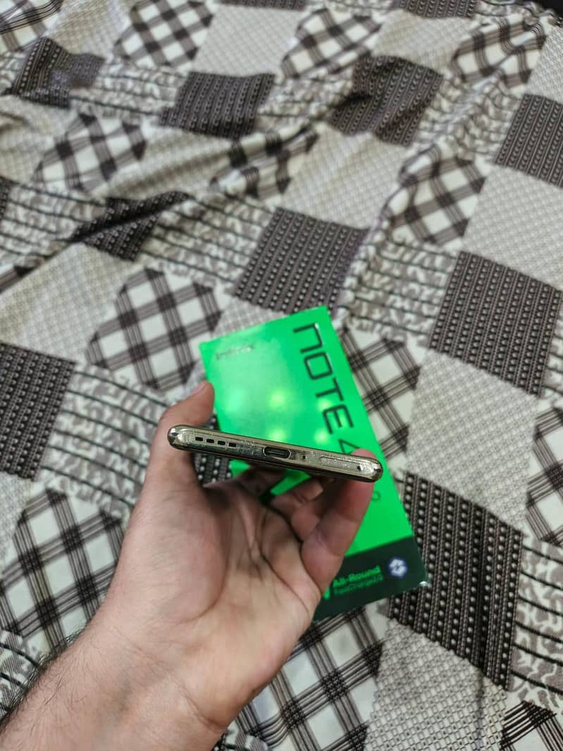 Infinix Note 40 Pro 4