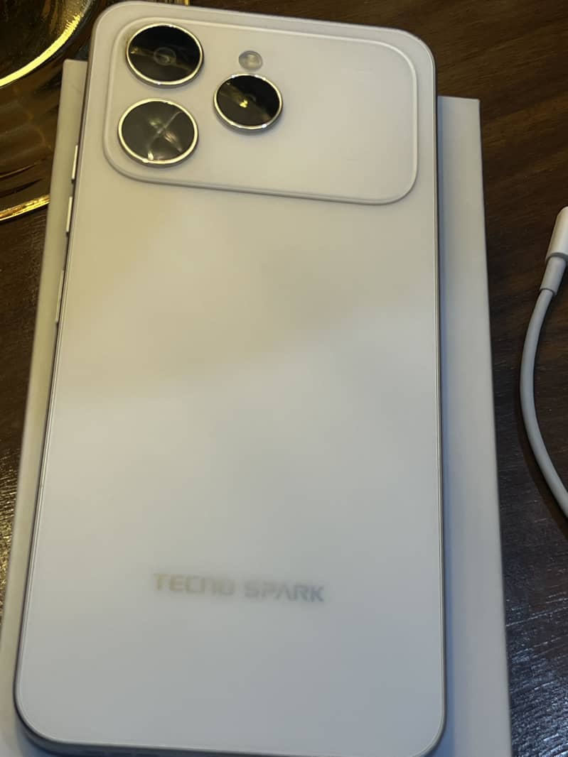 Tecno Spark 40 1