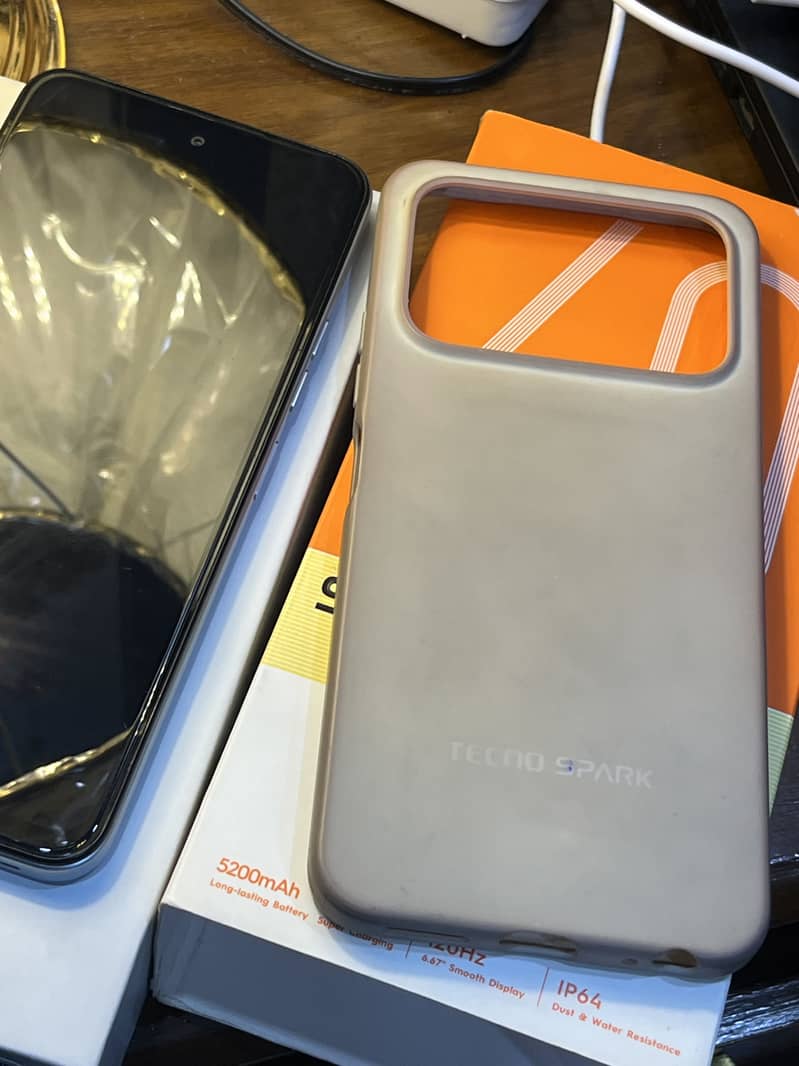 Tecno Spark 40 4