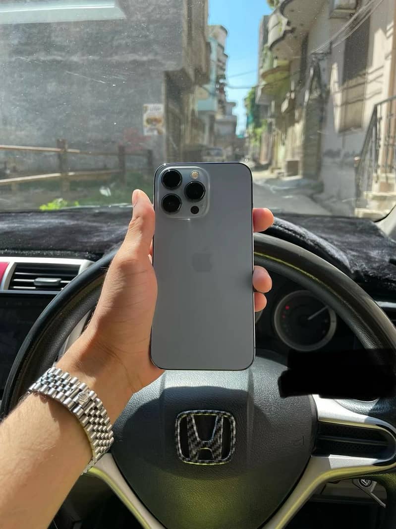 Apple iPhone 13 Pro 2