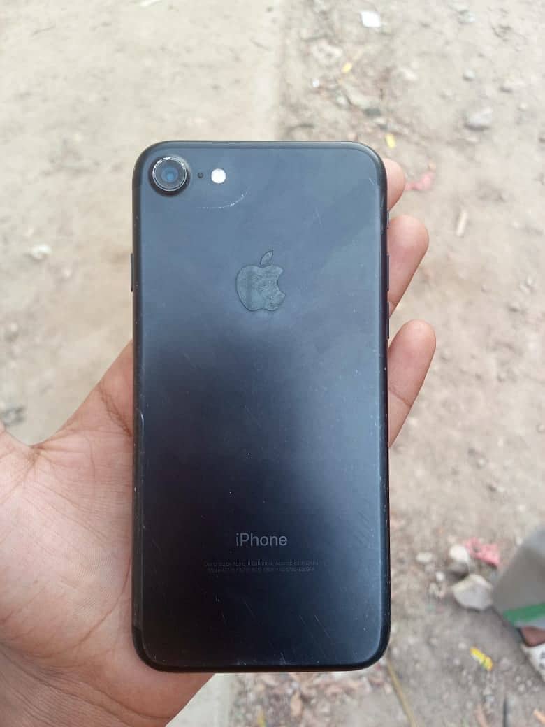Apple iPhone 7 0
