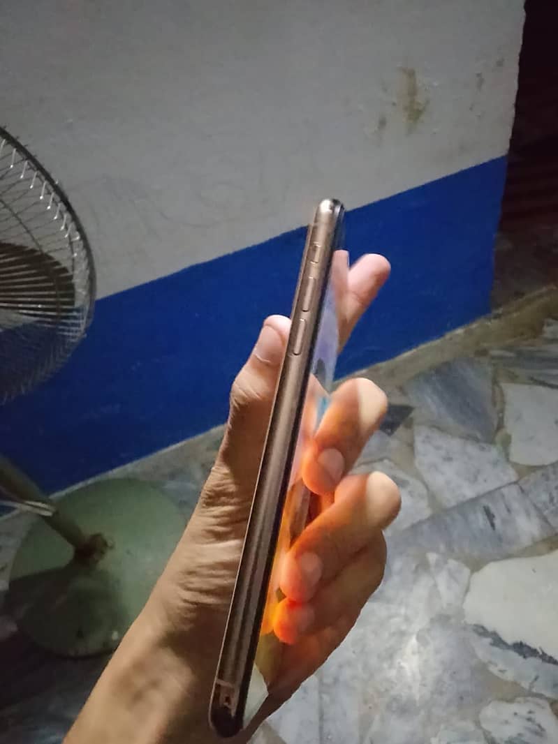 Apple iPhone 11 Pro Max 3
