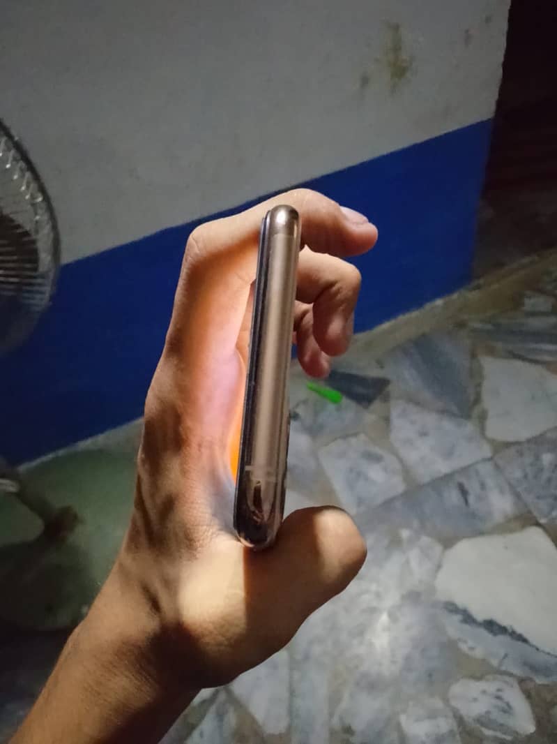 Apple iPhone 11 Pro Max 6