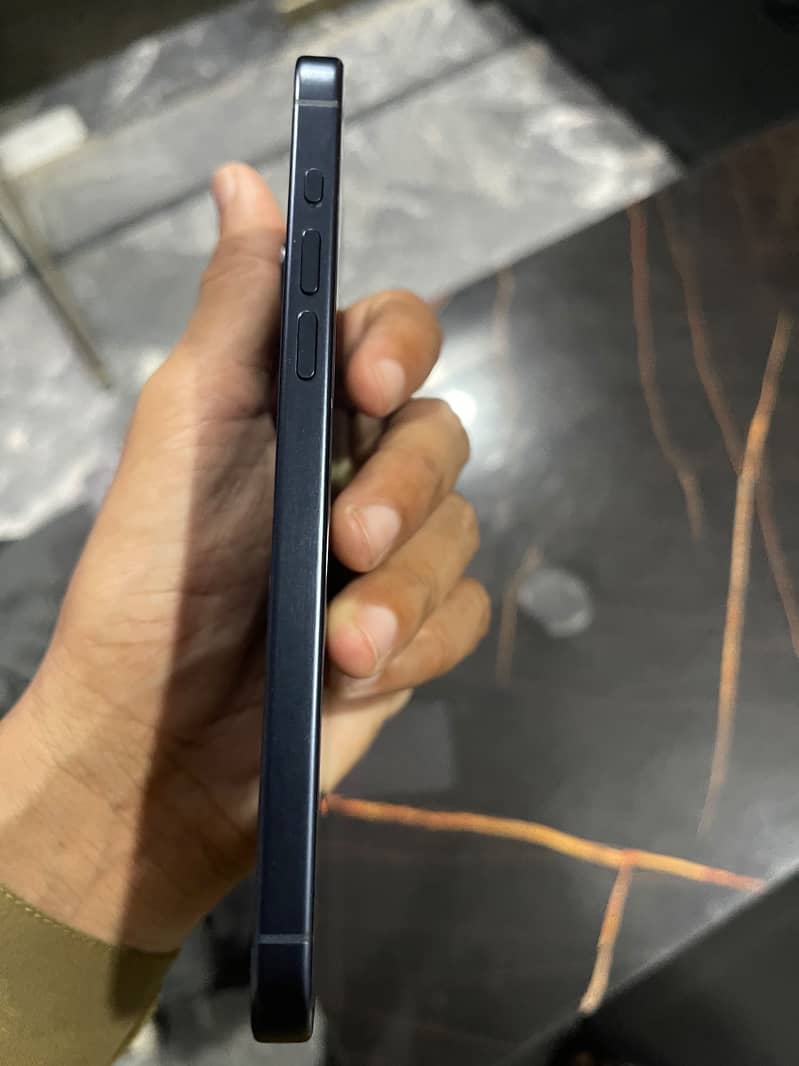 Apple iPhone 15 Pro Max 2