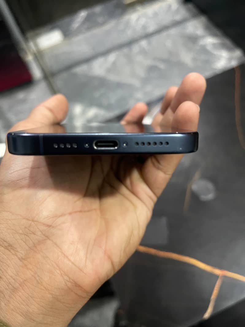 Apple iPhone 15 Pro Max 4
