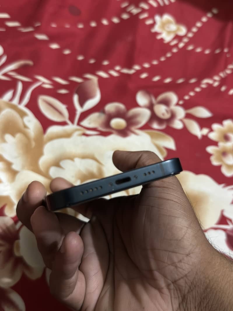 Apple iPhone 13 2