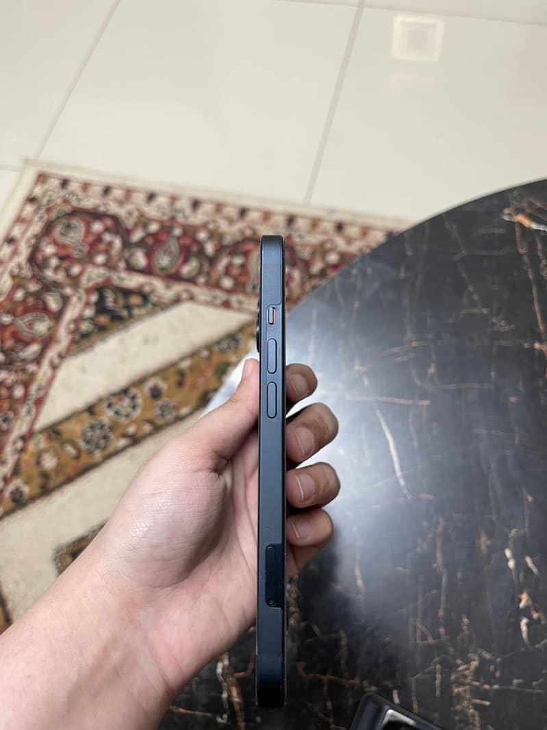 Apple iPhone 13 2