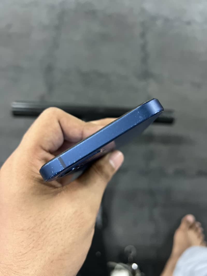 Apple iPhone 12 2