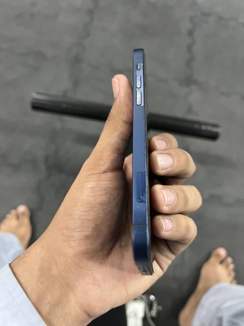 Apple iPhone 12 3