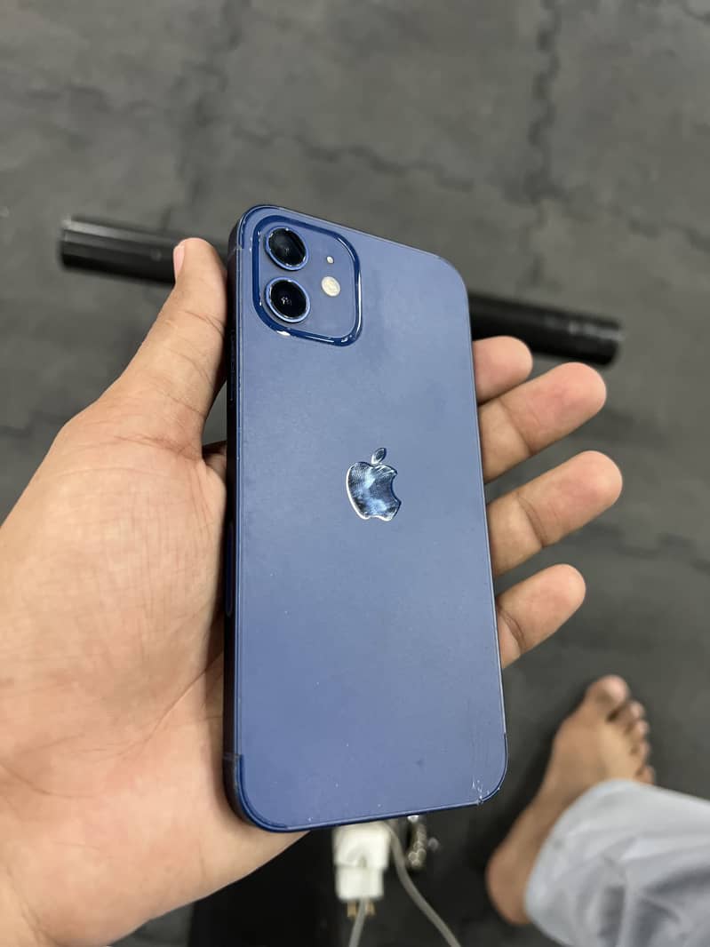 Apple iPhone 12 4
