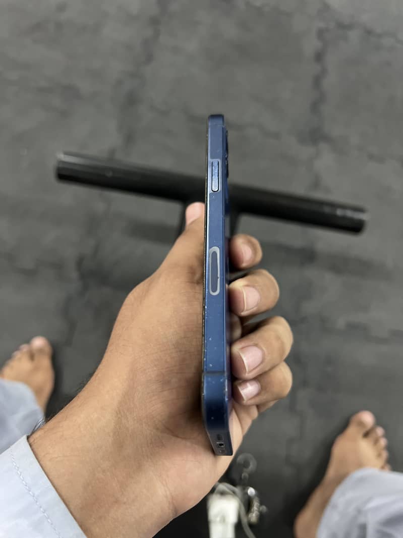 Apple iPhone 12 6