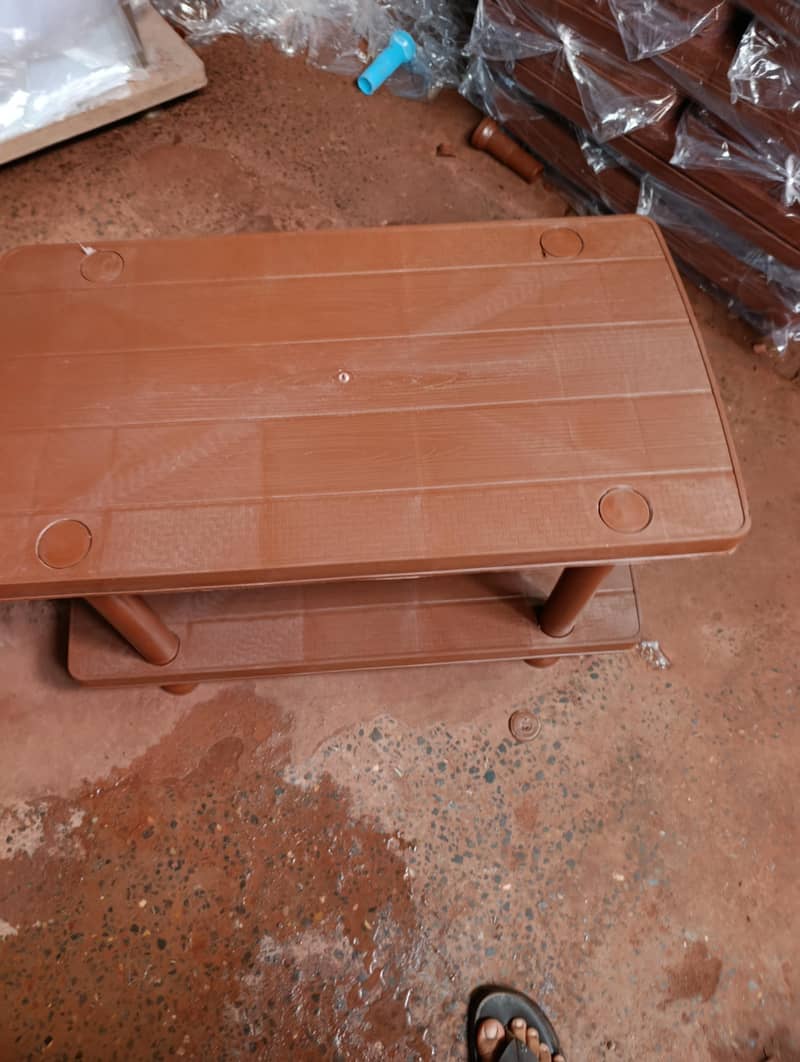 plastic table 5