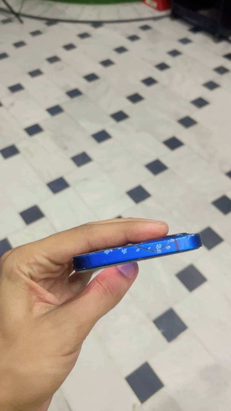 Apple iPhone 12 2