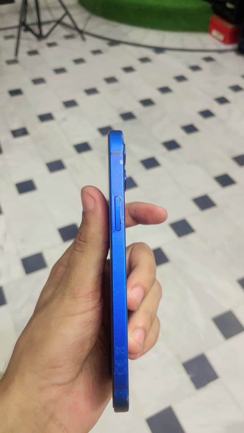 Apple iPhone 12 3