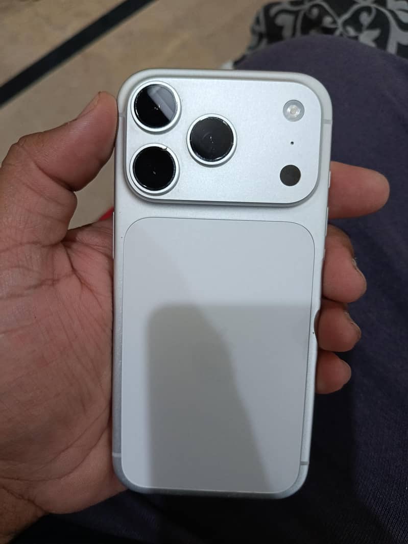 Apple iPhone 17 Pro 0