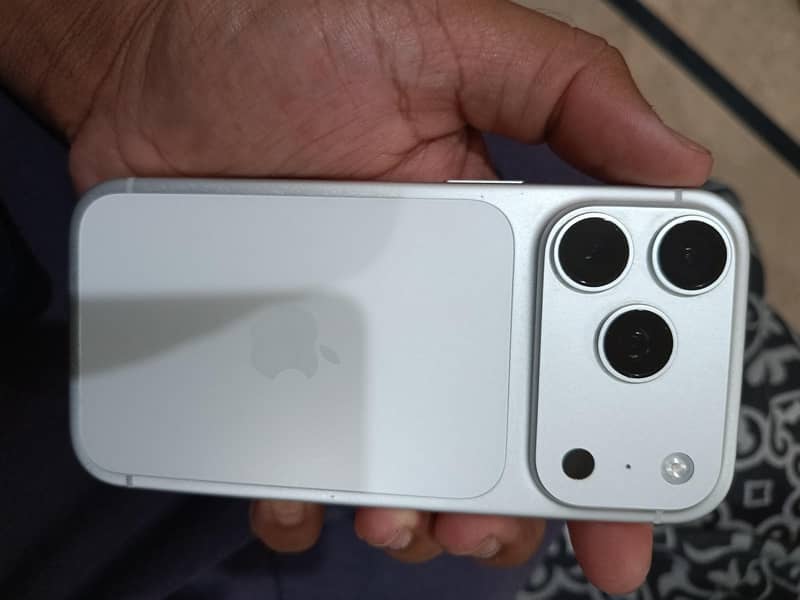 Apple iPhone 17 Pro 3
