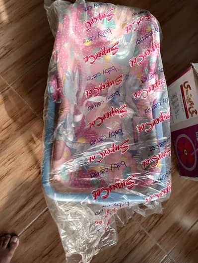 Baby carry cot/swing in excellent condition