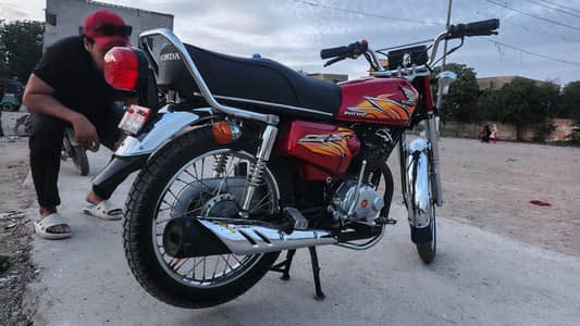 all okay bike red colour bike 2021 model Karachi number