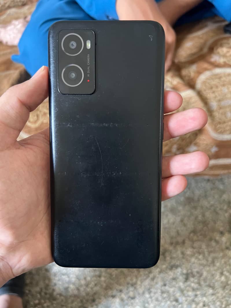 OPPO A76 1