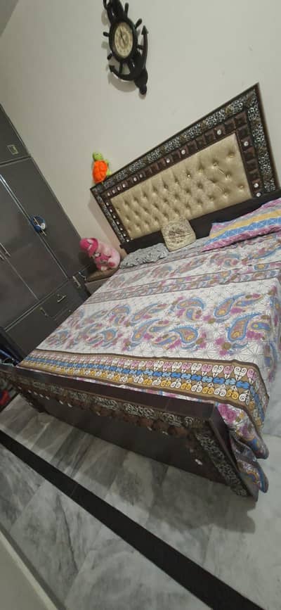 bed with matress