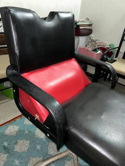 Saloon Chair Comfortable Urgent sell